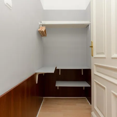 Apartment Sunny Lwowska Street Metro By Renters