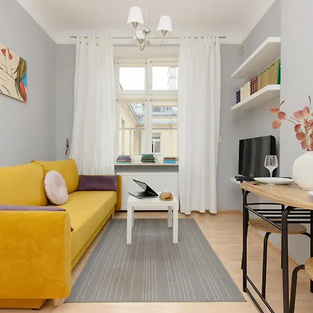 Sunny Lwowska Street Metro By Renters Apartment Warsaw