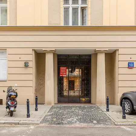 Sunny Lwowska Street Metro By Renters