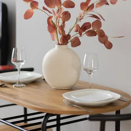 Sunny Lwowska Street Metro By Renters Apartment *