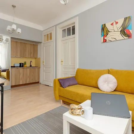 Sunny Lwowska Street Metro By Renters *
